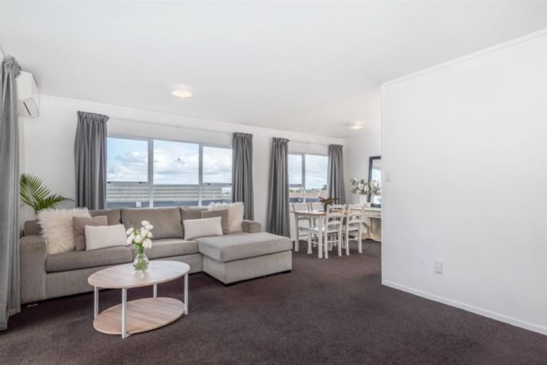 Photo of property in 127 Sunset Road, Totara Vale, Auckland, 0632