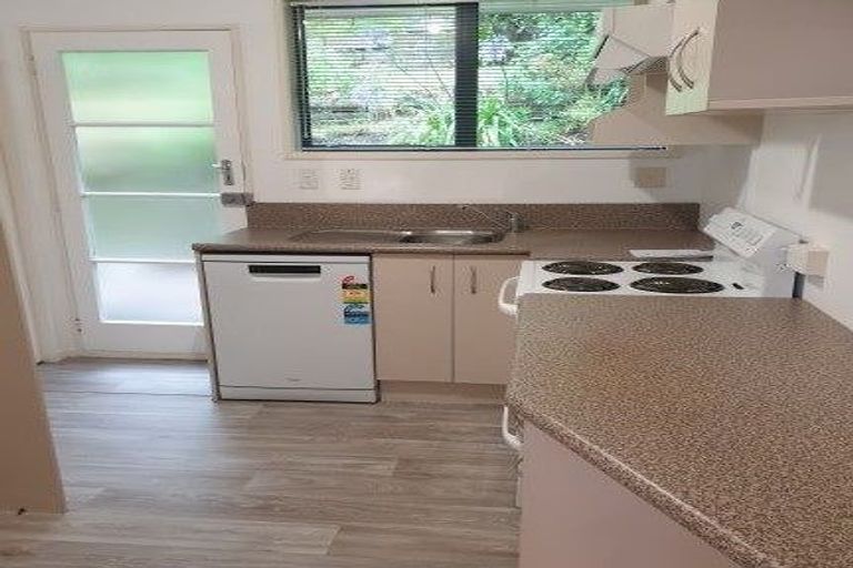 Photo of property in 2/14 Doris Gordon Crescent, Crofton Downs, Wellington, 6035