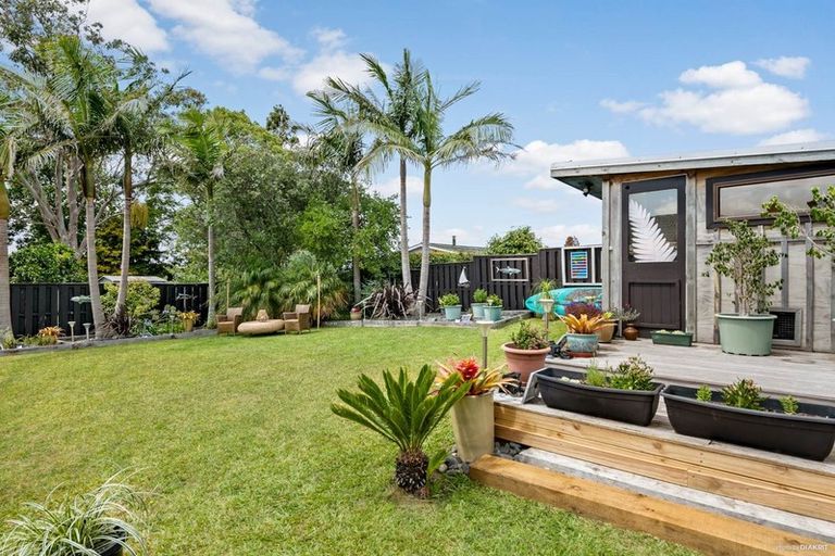 Photo of property in 27 Kurnell Drive, Botany Downs, Auckland, 2010