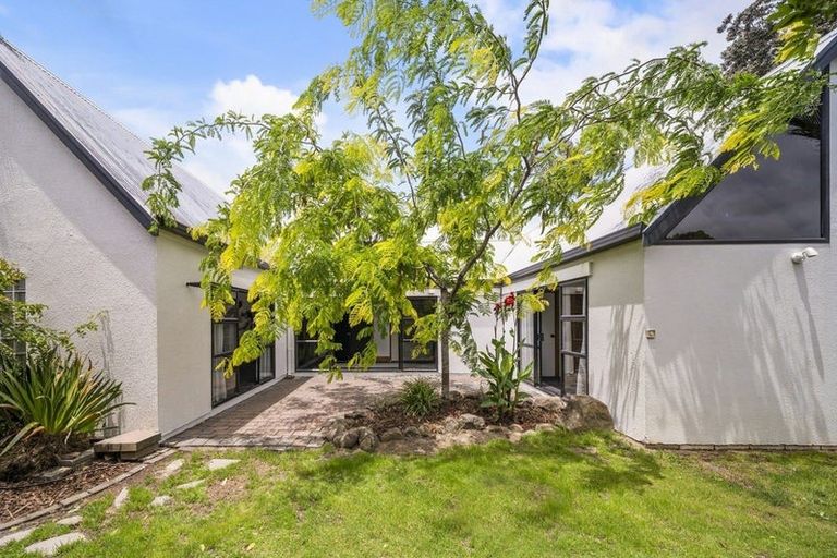 Photo of property in 91 Manhattan Heights, Glendene, Auckland, 0602