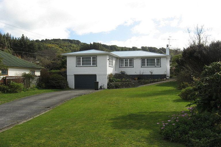 Photo of property in 16 Stanley Street, Wainuiomata, Lower Hutt, 5014