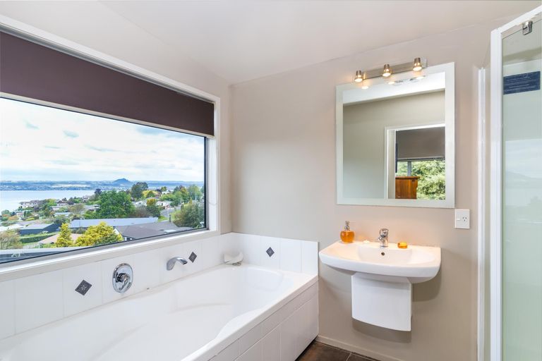 Photo of property in 33 Shera Street, Acacia Bay, Taupo, 3330