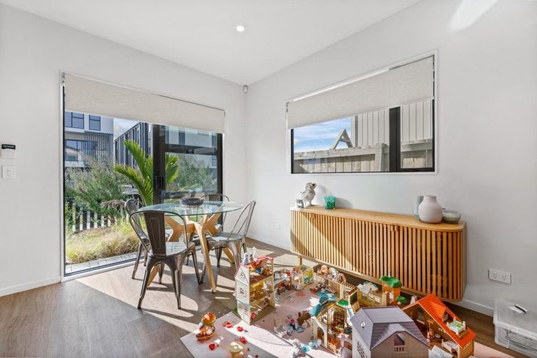 Photo of property in 6 Coast Garden Drive, Hobsonville, Auckland, 0616