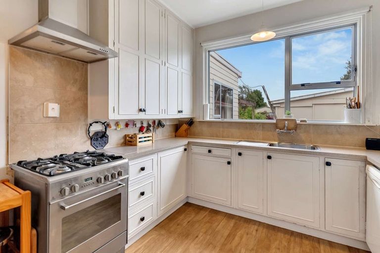 Photo of property in 73 Corson Avenue, Beckenham, Christchurch, 8023