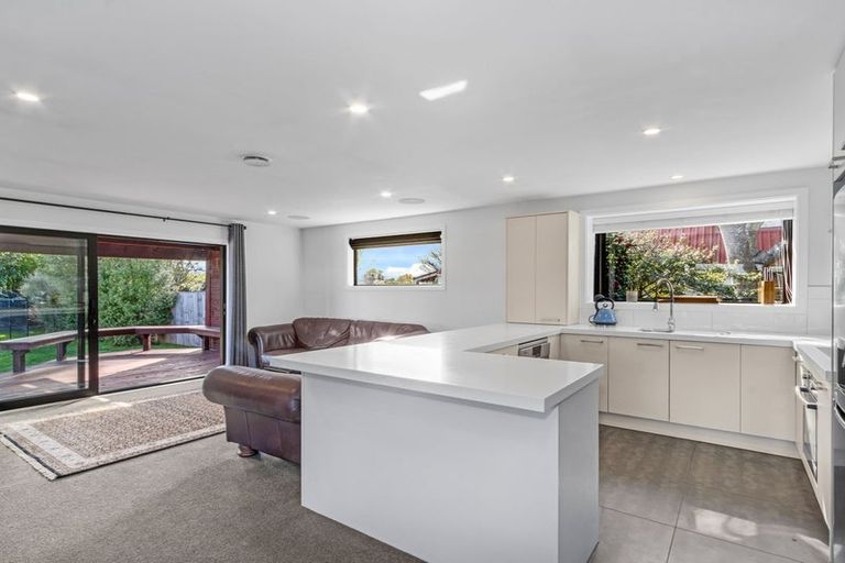 Photo of property in 27 Momorangi Crescent, Redwood, Christchurch, 8051