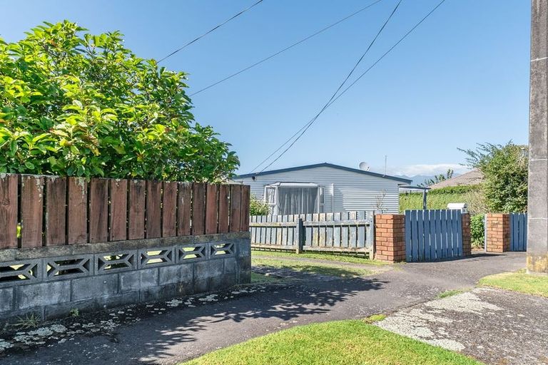 Photo of property in 38 Woodleigh Street, Frankleigh Park, New Plymouth, 4310