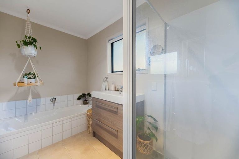 Photo of property in 1a Alexander Place, Otaki, 5512