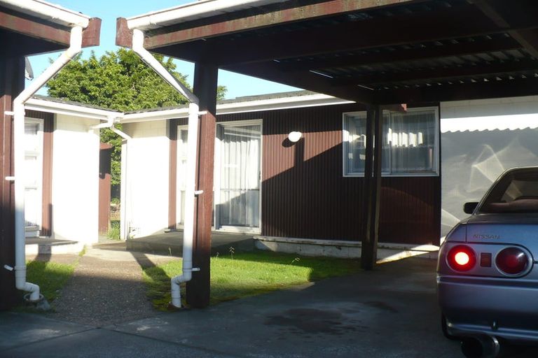 Photo of property in 2 Vera Road, Te Atatu South, Auckland, 0610