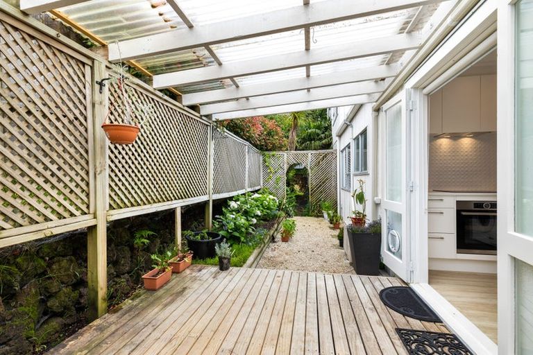 Photo of property in 3/18 Bevyn Street, Castor Bay, Auckland, 0620