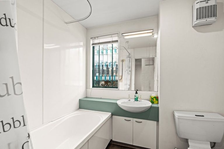 Photo of property in Regent Courts, 2/75 Gloucester Street, Christchurch Central, Christchurch, 8013