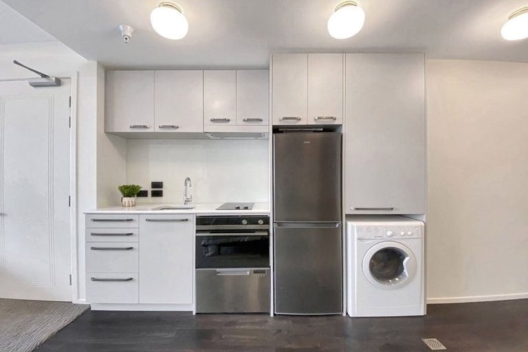 Photo of property in 102/3 Roxburgh Street, Mount Victoria, Wellington, 6011