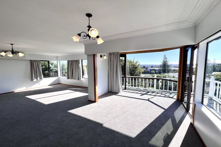 Photo of property in 6 Higham Ferrers Place, Red Beach, 0932