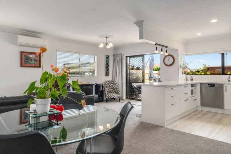 Photo of property in 1/24 Fourth Avenue, Tauranga, 3110
