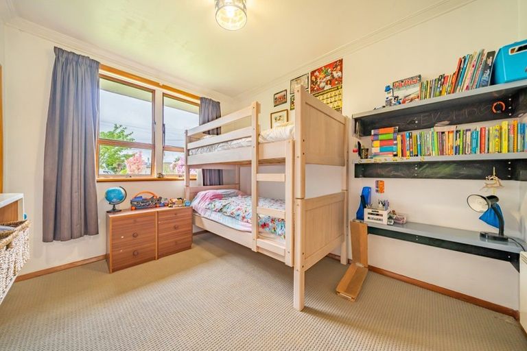 Photo of property in 28 Henry Street, Ebdentown, Upper Hutt, 5018