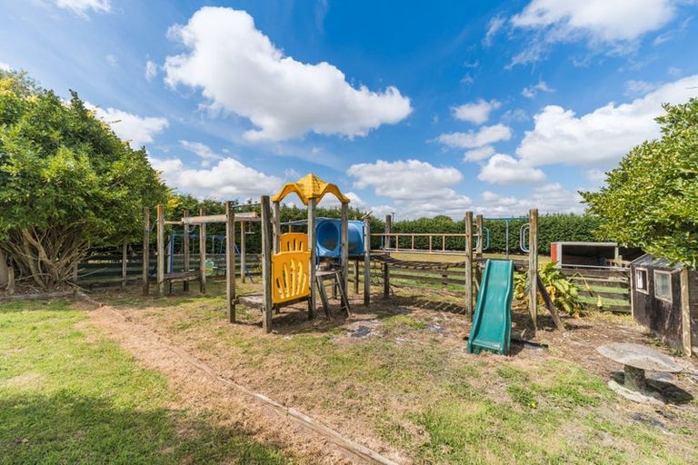 Photo of property in 49 Schnell Drive, Kelvin Grove, Palmerston North, 4414