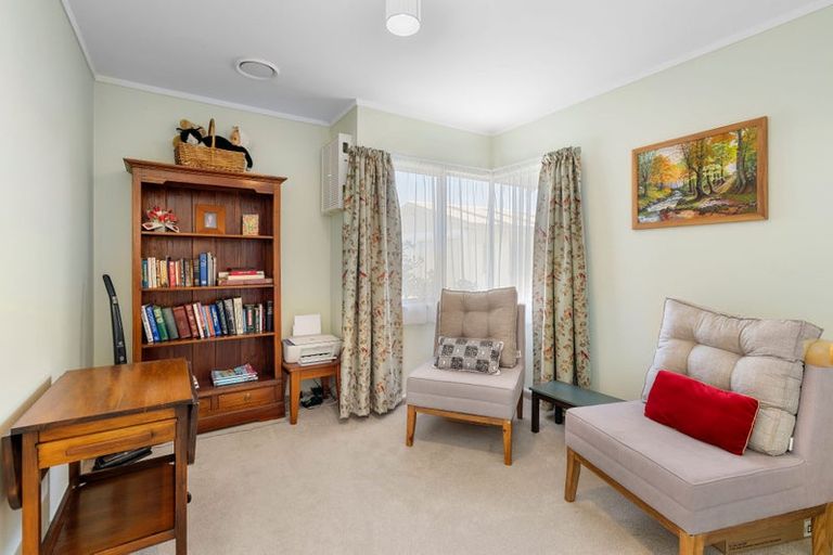 Photo of property in 102a Queen Street West, Levin, 5510