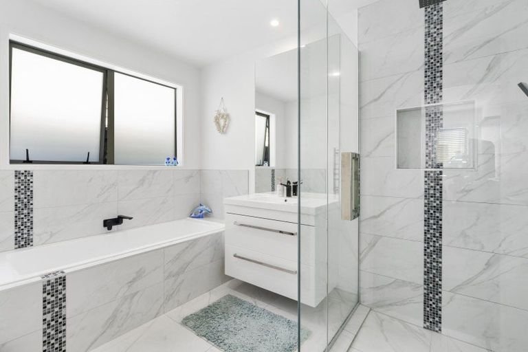 Photo of property in 10 Pimelea Street, Papamoa Beach, Papamoa, 3118