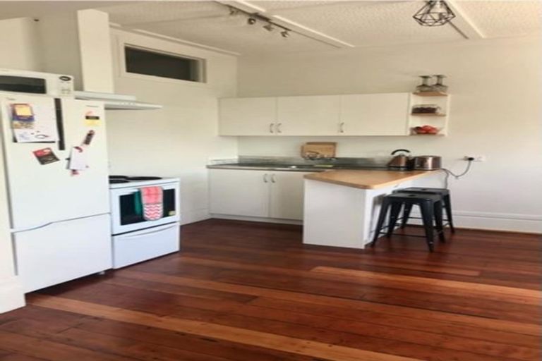 Photo of property in 290 Devon Street West, New Plymouth, 4310