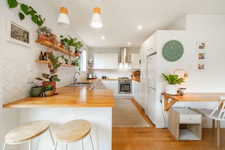 Photo of property in 1a Wyndham Road, Pinehaven, Upper Hutt, 5019