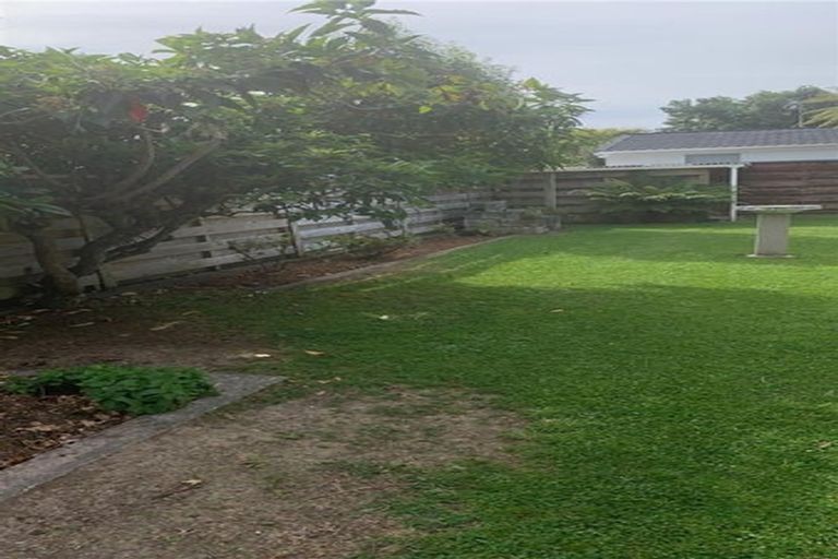 Photo of property in 70 Nimmo Avenue East, Waikanae, 5036