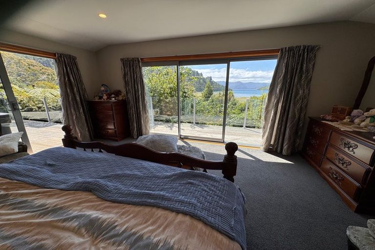 Photo of property in 19 Mccormicks Road, Whatamango Bay, Picton, 7281