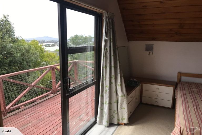 Photo of property in 5/11 Hall Road, Glenfield, Auckland, 0629