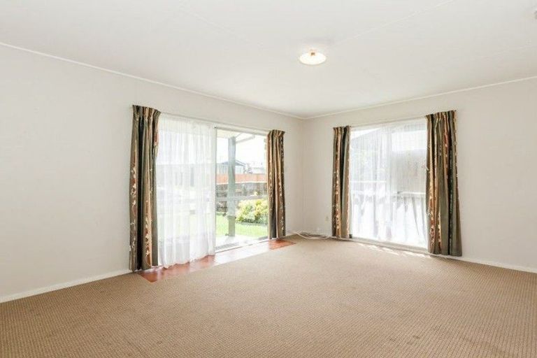 Photo of property in 15 Leander Place, Milson, Palmerston North, 4414