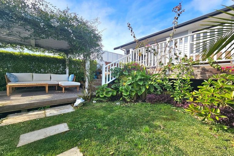 Photo of property in 27 Exminster Street, Blockhouse Bay, Auckland, 0600