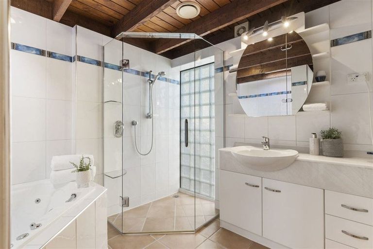 Photo of property in 40 Takutai Avenue, Bucklands Beach, Auckland, 2012