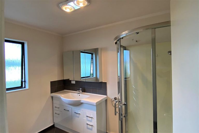 Photo of property in 12a Tamaki Bay Drive, Pakuranga, Auckland, 2010