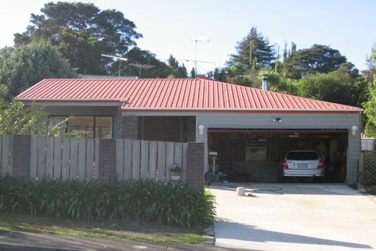 Photo of property in 1/25 Greenvalley Rise, Glenfield, Auckland, 0629