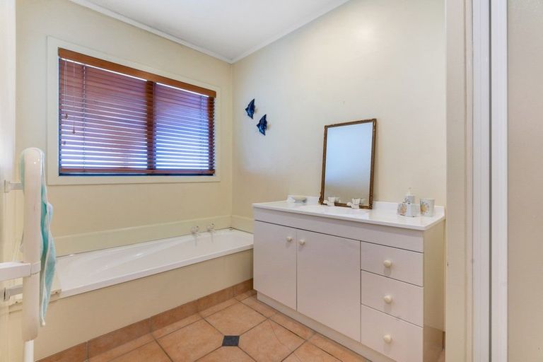 Photo of property in 1/70 Howe Street, Howick, Auckland, 2014