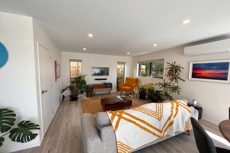 Photo of property in 14f Kelwyn Road, Kelston, Auckland, 0602