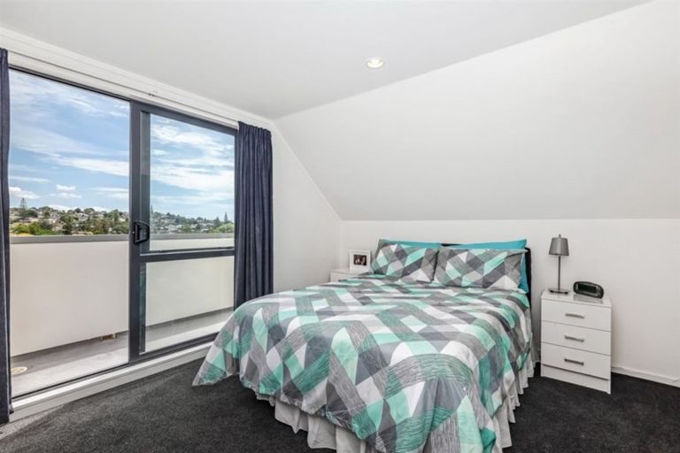 Photo of property in 2/28a Marlborough Avenue, Glenfield, Auckland, 0629