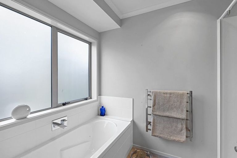 Photo of property in 27 Redwood Crescent, Hurdon, New Plymouth, 4310