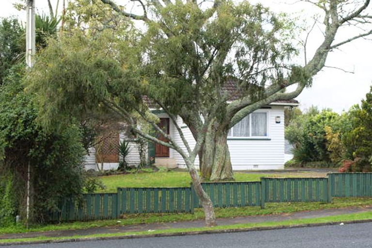 Photo of property in 14 Earlsworth Road, Mangere East, Auckland, 2024