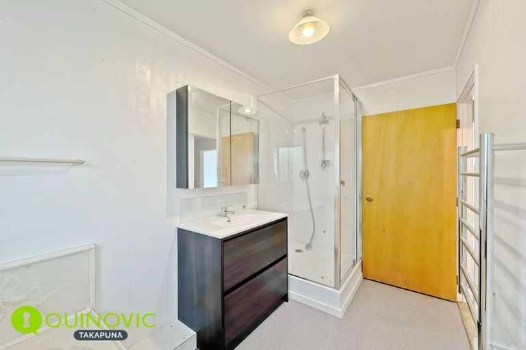 Photo of property in 2/17 Queen Mary Avenue, New Lynn, Auckland, 0600