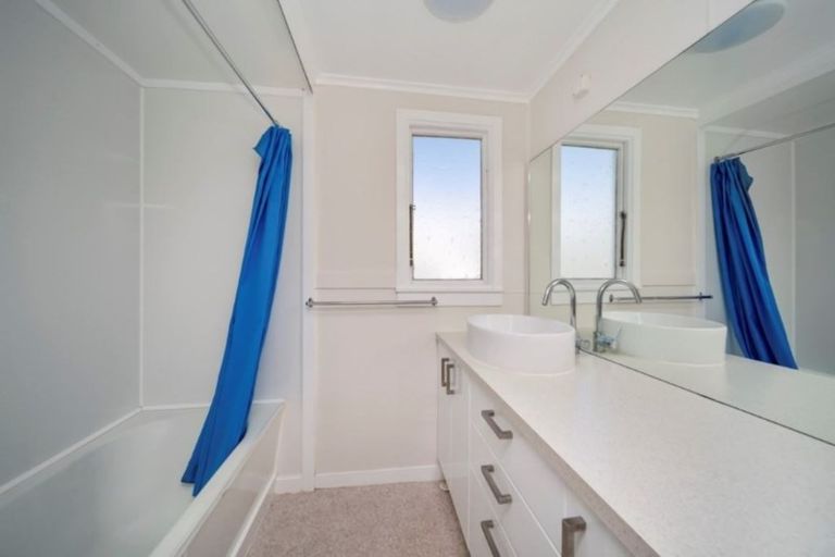 Photo of property in 3 Rainsford Street, Moturoa, New Plymouth, 4310