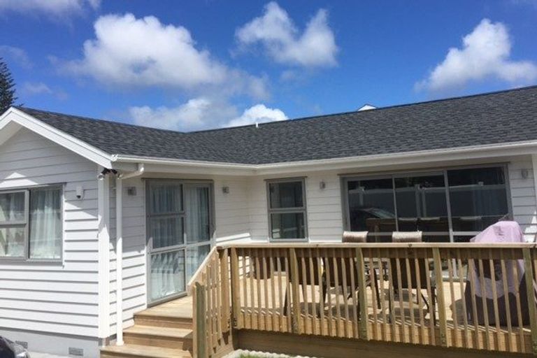 Photo of property in 76 Te Atatu Road, Te Atatu South, Auckland, 0610