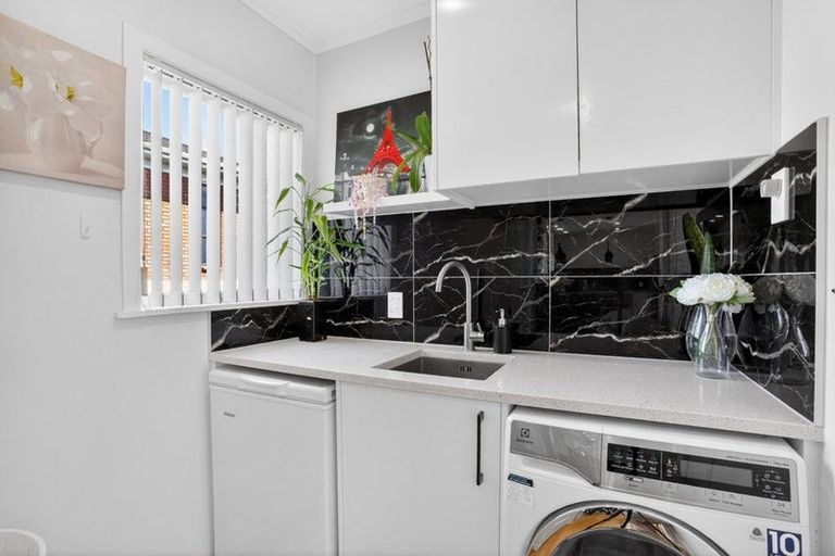 Photo of property in 1/7a Corunna Road, Milford, Auckland, 0620