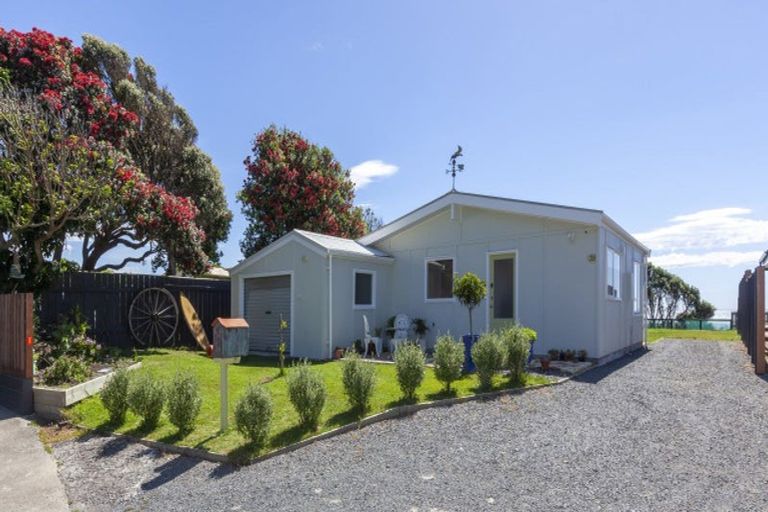 Photo of property in 39 Aperahama Street, Paekakariki, 5034