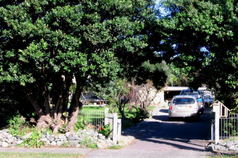 Photo of property in 8 Kaitawa Street, Waikanae Beach, Waikanae, 5036