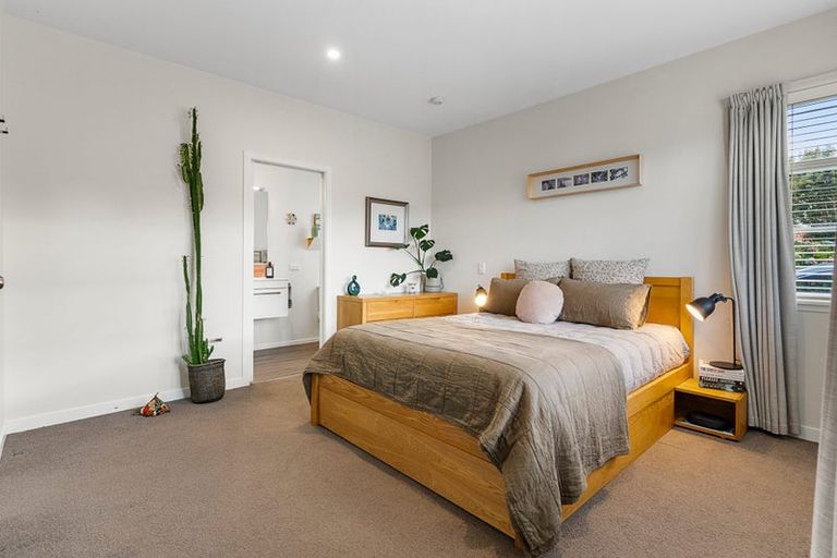 Photo of property in 72 Kiwitea Street, Sandringham, Auckland, 1041