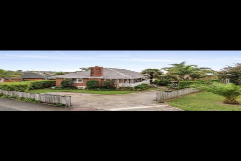 Photo of property in 94 Colwill Road, Massey, Auckland, 0614