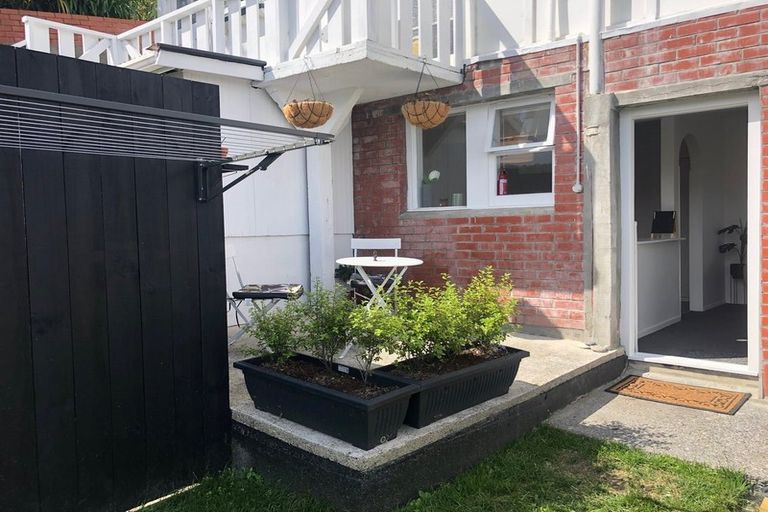 Photo of property in 70 Melbourne Road, Island Bay, Wellington, 6023