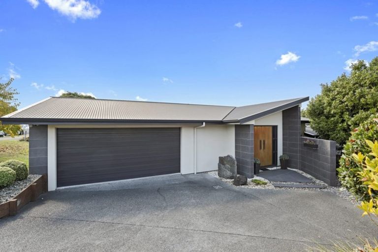 Photo of property in 2 Grenache Place, Rototuna, Hamilton, 3210