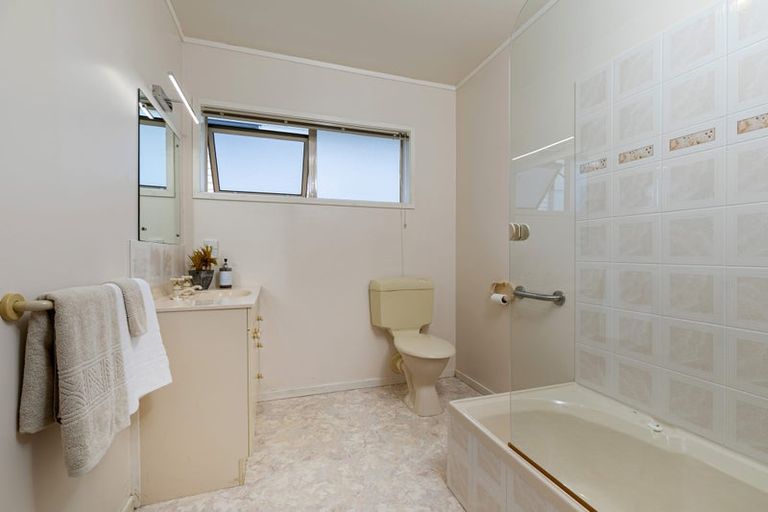 Photo of property in 45c Hyde Road, Rothesay Bay, Auckland, 0630