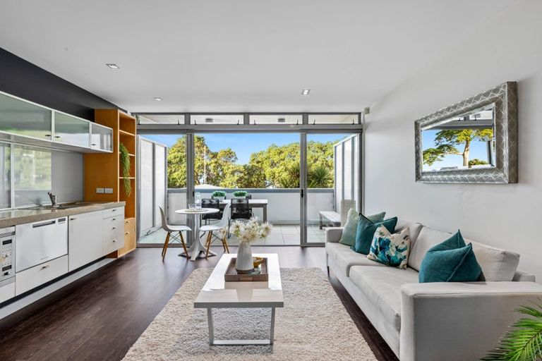 Photo of property in Ocean Breeze Apts, 2107/87 Clyde Road, Browns Bay, Auckland, 0630