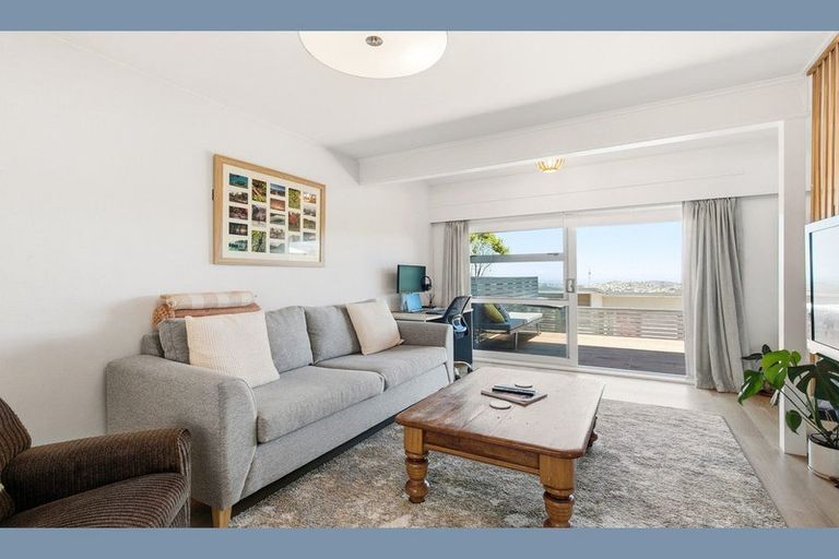 Photo of property in 12 Middlesex Place, Northland, Wellington, 6012