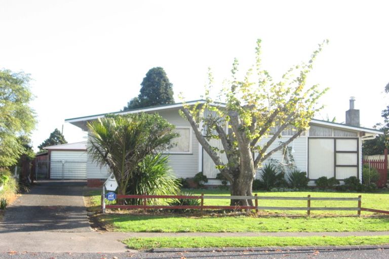 Photo of property in 4 Wordsworth Road, Manurewa, Auckland, 2102